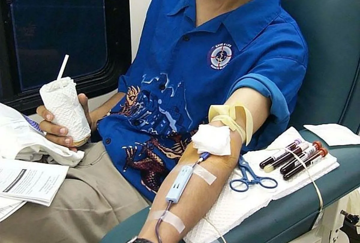 A stock photo shows blood donation (Public Domain)