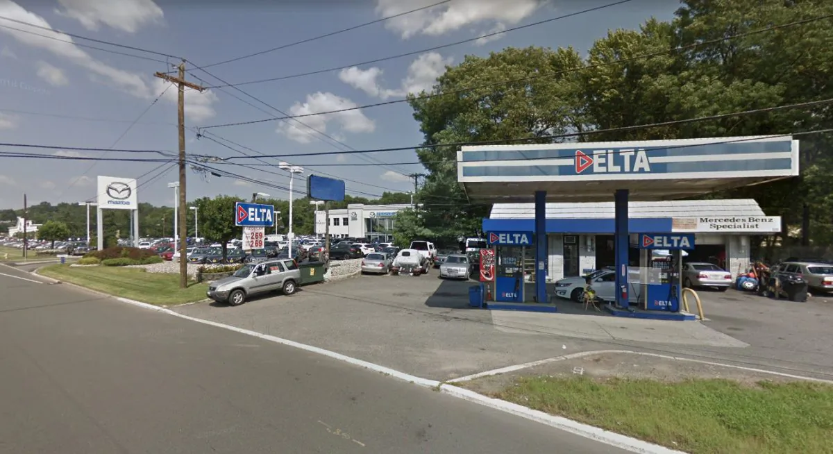 The Delta gas station where 3 people were killed in a crash on Feb. 19, 2019. (Screenshot/Googlemaps)