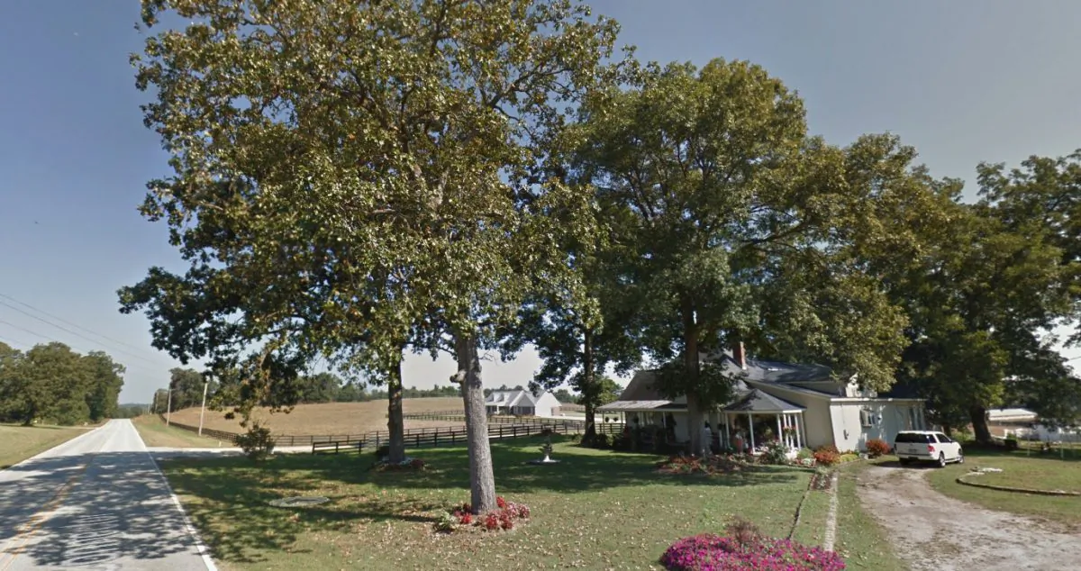 The 5800 block of Highway 82 Spur, Commerce, where a 79-year-old woman held off a burglar with a pistol, on Feb. 12, 2019. (Screenshot/Googlemaps)