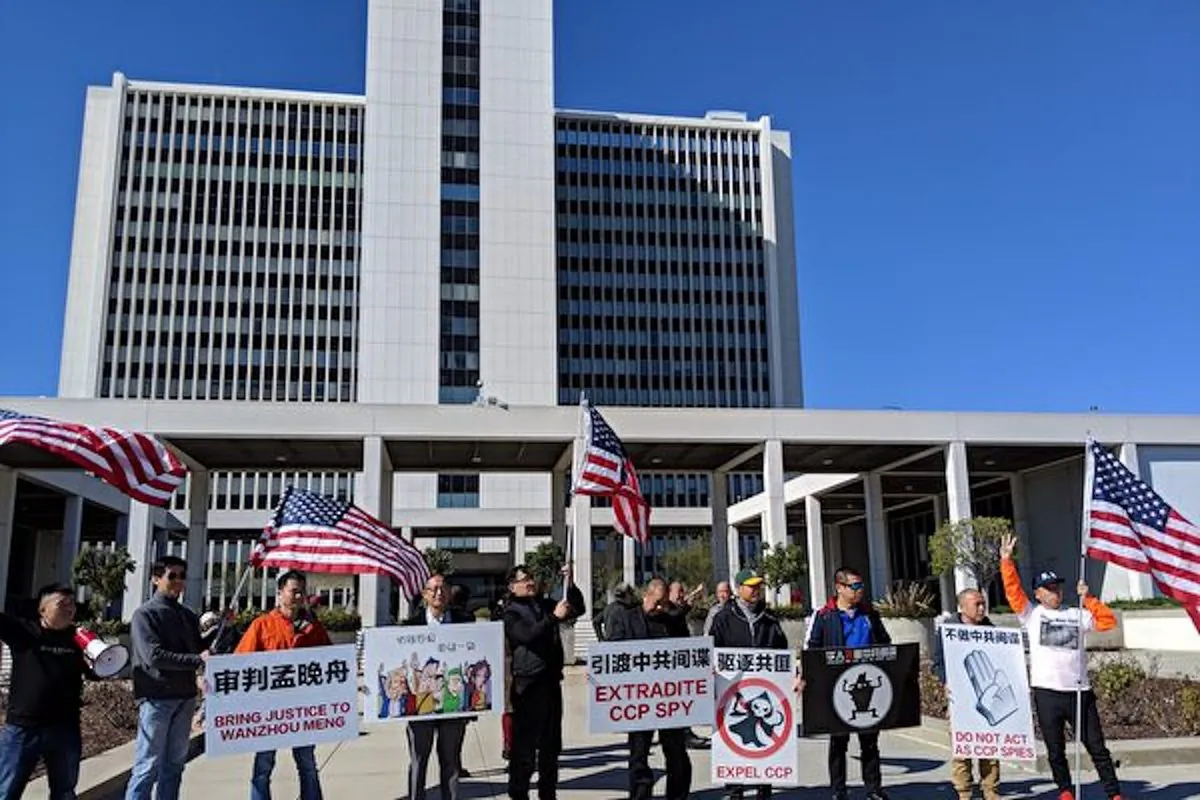 Chinese pro-democracy groups gather outside the FBI building in Los Angeles to call on the U.S. government to bring communist spies to justice. (Xu Xiuhui /The Epoch Times)