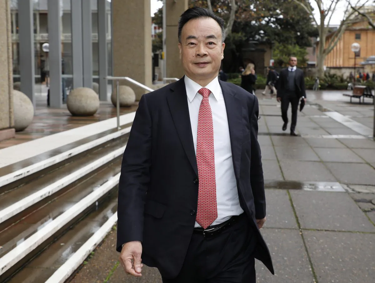 Chau Chak Wing leaves the Federal Court, in Sydney on June 19, 2018. (AAP Image/Chris Pavlich)