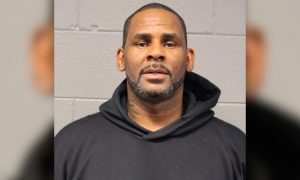 R Kelly, Crying in Interview, Shouts: 'I'm Fighting for My ... Life'