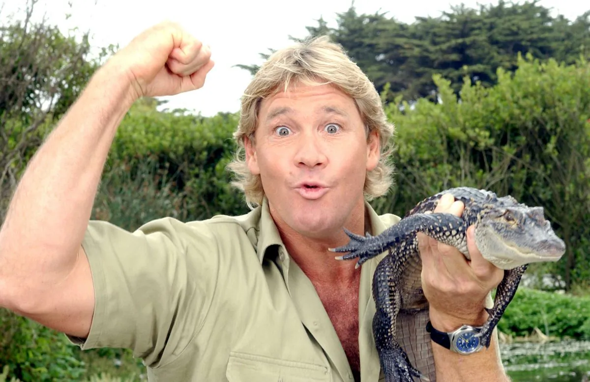 Steve Irwin, poses with a three foot long alligator at the San Francisco Zoo in San Francisco, Calif., on June 26, 2002. (Justin Sullivan/Getty Images)