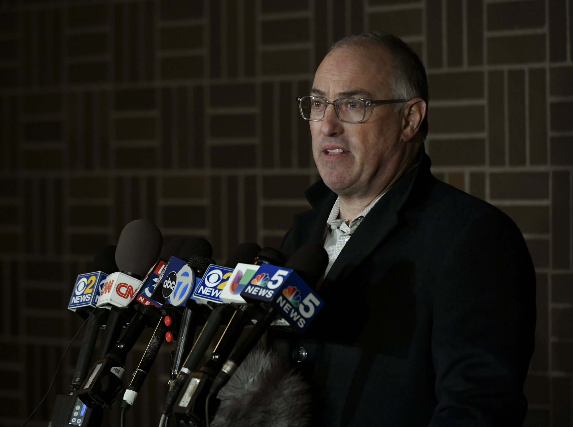 Singer R. Kelly's attorney Steve Greenberg speaks to the media