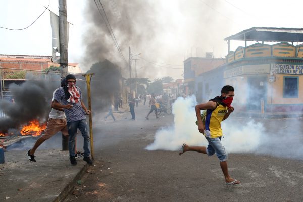 Venezuelan-people-tear-gas