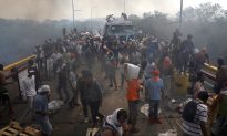 2 Killed as Maduro Sends Troops to Block Aid Convoys at Columbia Border