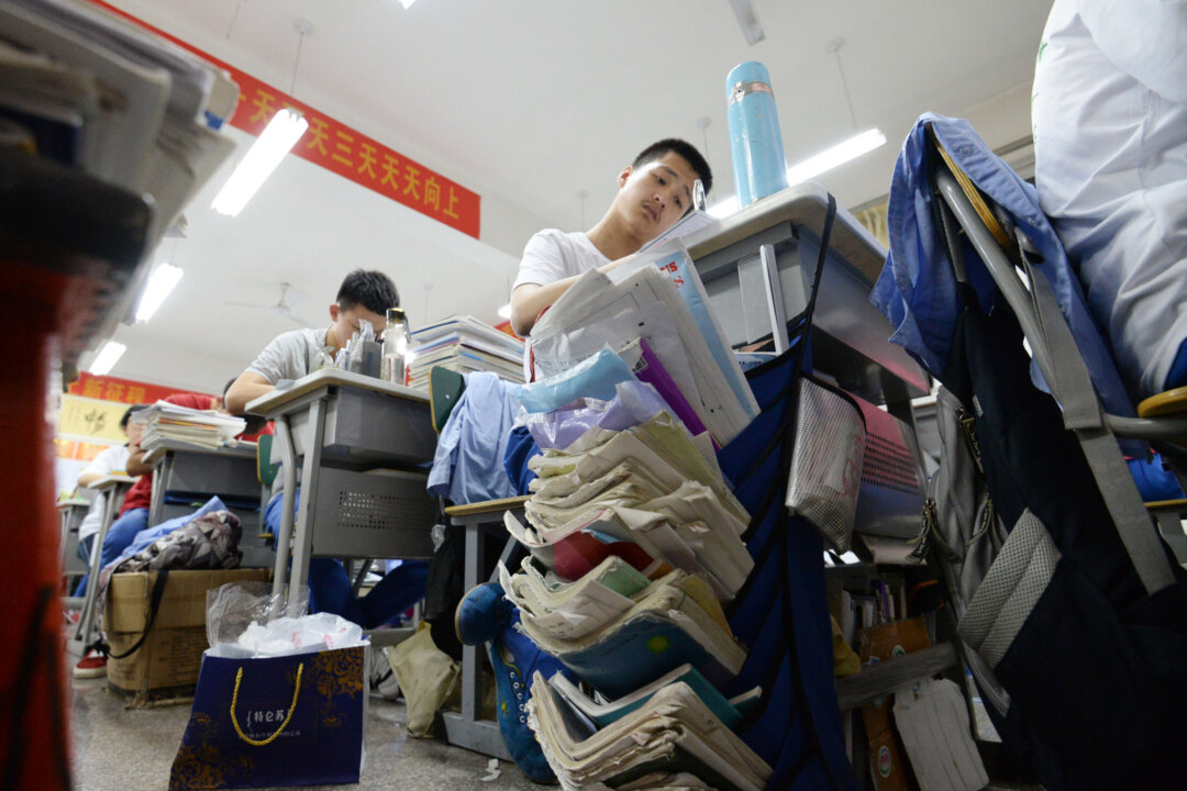 Chinese Influencer’s Death Sparks Debate Over Youth Pressure, Job Market