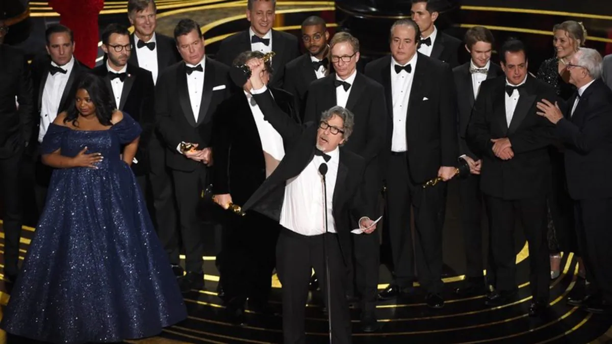 Peter Farrelly, center, and the cast and crew of "Green Book" accept the award for best picture at the Oscars at the Dolby Theatre in Los Angeles on Feb. 24, 2019. (Chris Pizzello/Invision/AP)