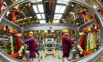 China February Factory Activity Seen Shrinking for Third Month