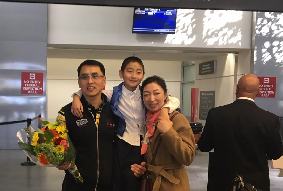 Yu Ming reunioned with his wife Ma Li, and son Zhengzheng at San Francisco airport on Jan. 27. (Dong Wei/Sound of Hope)