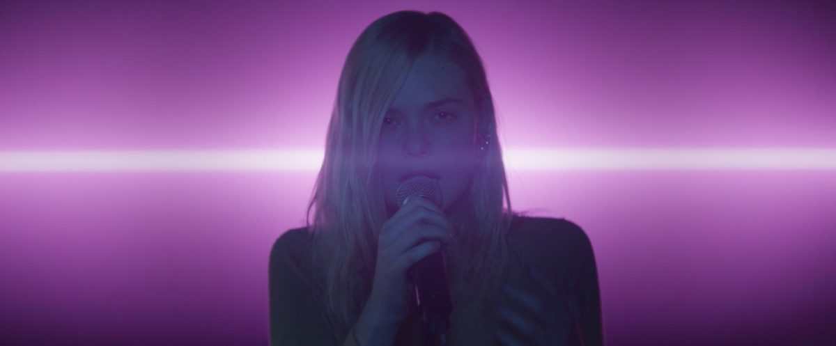 blond teen singer