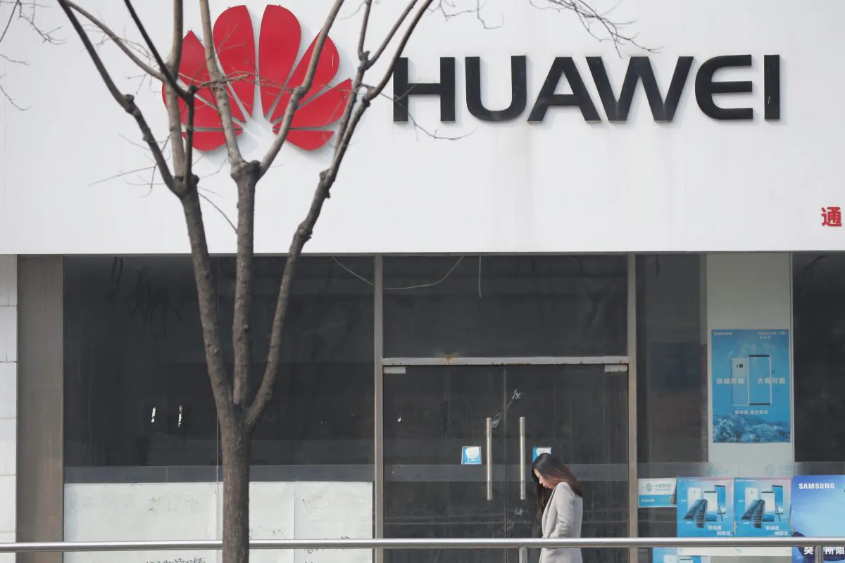 A woman walks past a Huawei store in Beijing on March 2, 2019. (Jason Lee/Reuters)