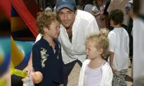 Luke Perry Once Separated 2 Screaming Kids on a Plane with Balloons, and We Love Him for It