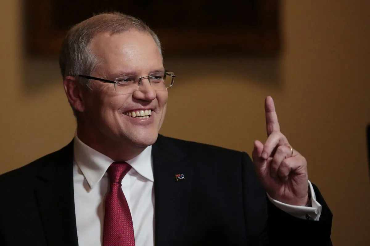 Scott Morrison speaks with comedian Peter Helliar in the budget lockup at Parliament House in Canberra, Australia on May 9, 2017. (Stefan Postles/Getty Images)