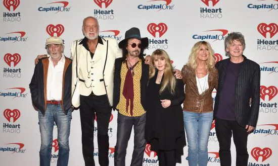 Singer Stevie Nicks Cancels Concerts Over COVID Fears