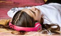 Student Wakes Completely Deaf in One Ear After Falling Asleep With Earbuds