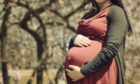 ‘What I’ve Seen in the Last 2 Years Is Unprecedented’: Physician on COVID Vaccine Side Effects on Pregnant Women