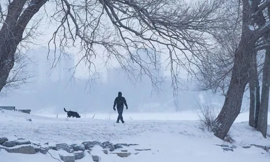 While Temperatures Soar in Southern Ontario, Winter Returns to Northern Ontario, Quebec