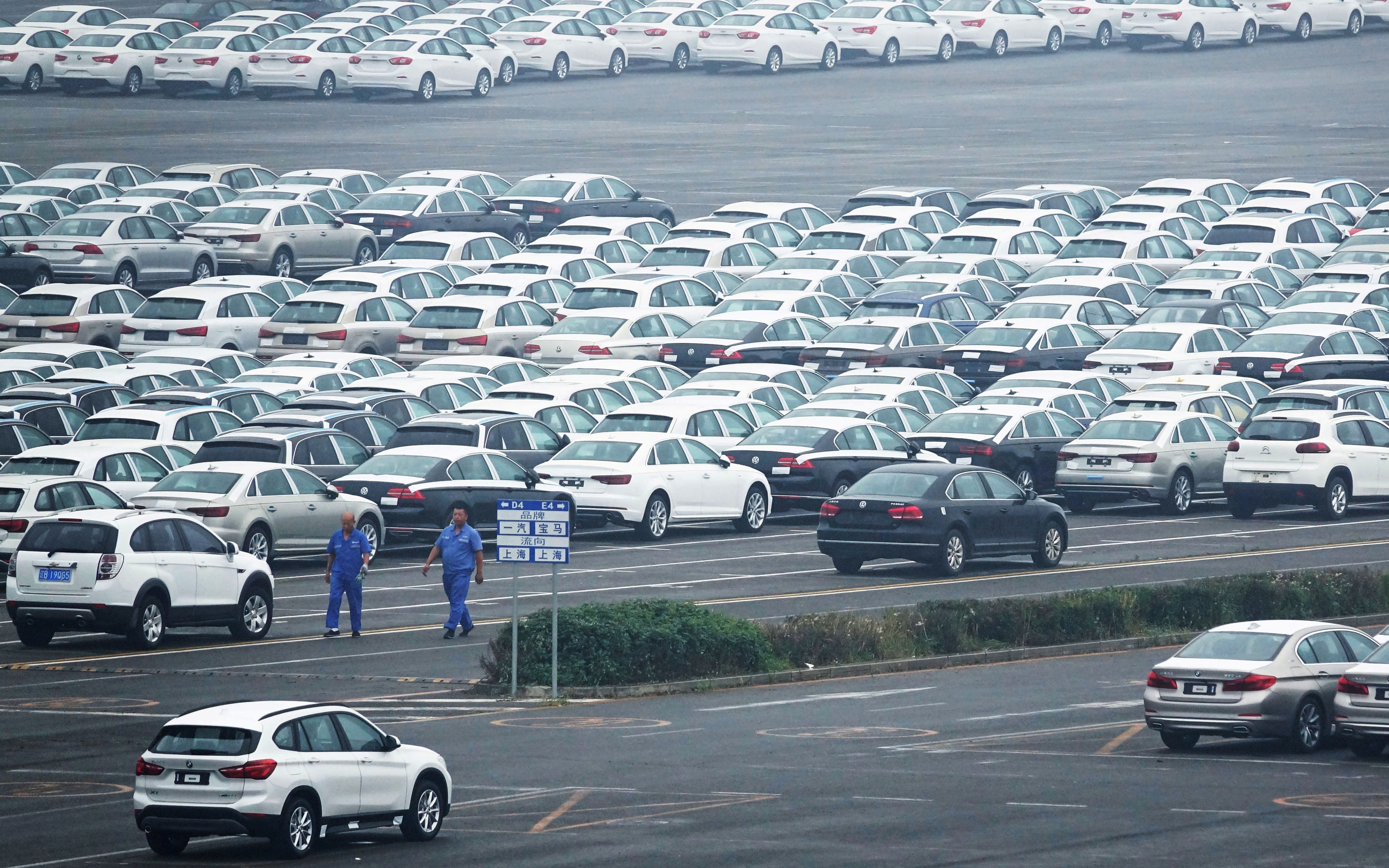 BEIJING—China's automobile sales fell 13.8 percent in February fro...