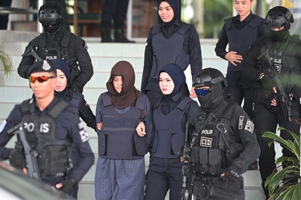 Vietnamese national Doan Thi Huong (2nd L) is escorted by Malaysian police