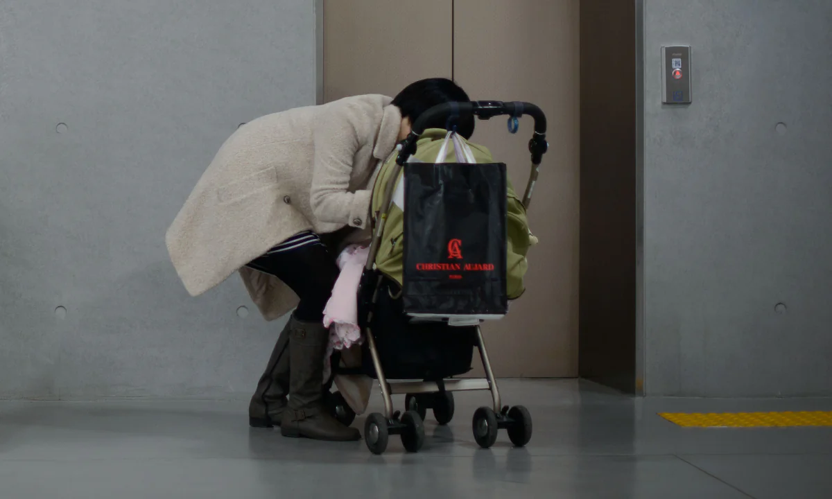 A woman and her baby waiting to get on the elevator. (Ed Jones/AFP/Getty Images)