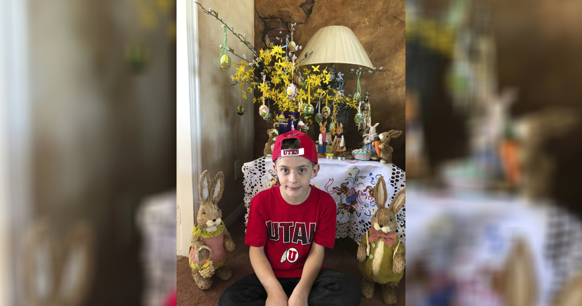 Karen Fisher shows fourth-grader William McLeod