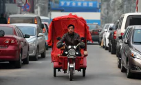 Rickshaw Driver Runs Red Light, Gets Knocked to Ground From Accident, Chases After His Own Vehicle