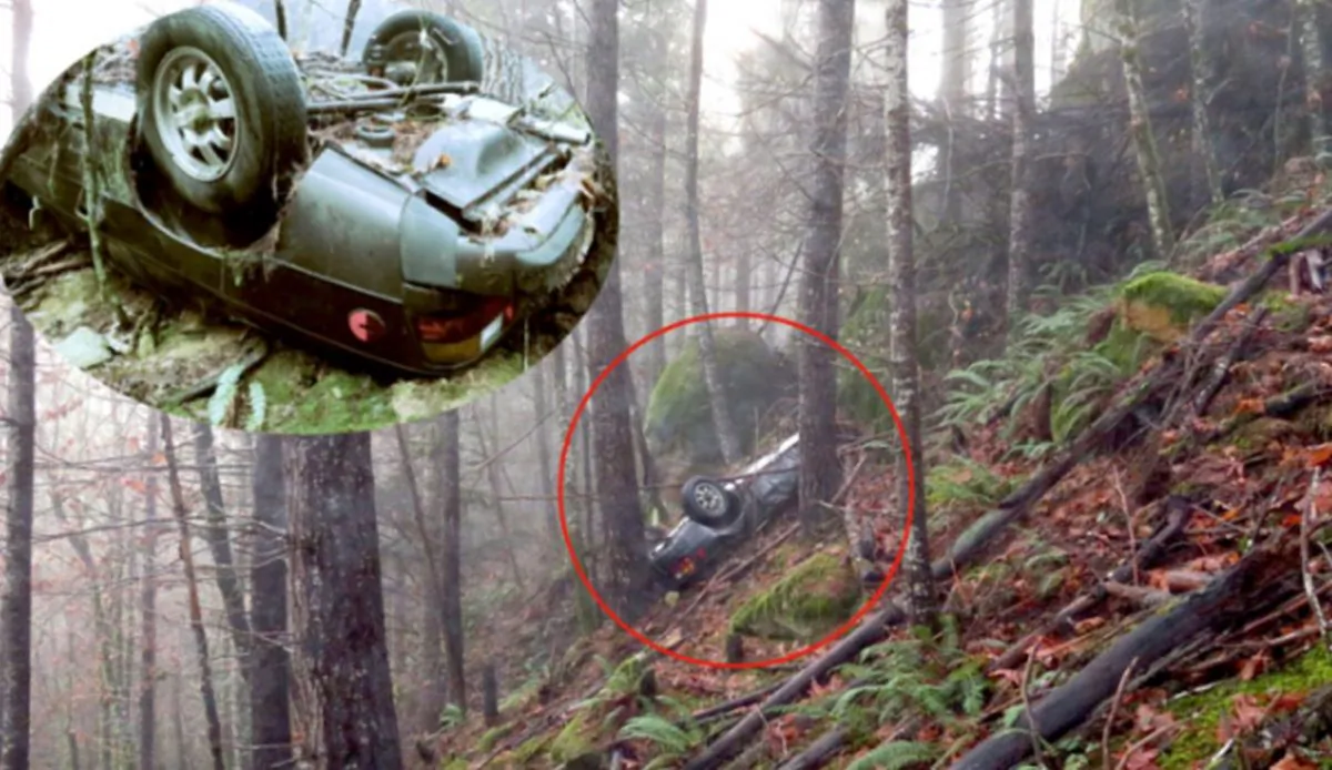 A Porsche 924 stolen 27 years ago was found on its roof at the bottom of a cliff in Oregon woods on Nov. 28, 2017. (Jackson County Sheriff's Office)