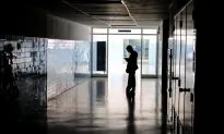 Venezuela: Emaciated Woman Dies in Mother’s Arms As 2 Hospitals Turn Them Away in Blackout