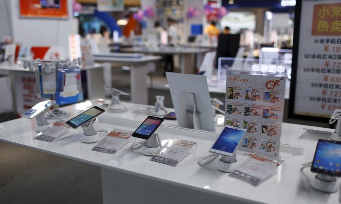 Mobile phones are seen on display at an electronics market in Shanghai, China on June 24, 2015. (Aly Song/Reuters)