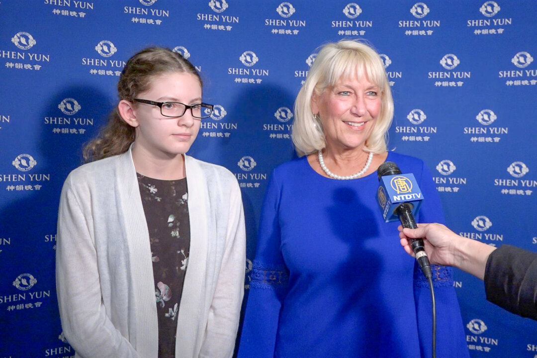 Leslie Hoffman brought Jenna Meink to see Shen Yun Performing Arts at the George Mason University Center for the Arts Concert Hall, on March 14, 2019. (NTD Television)