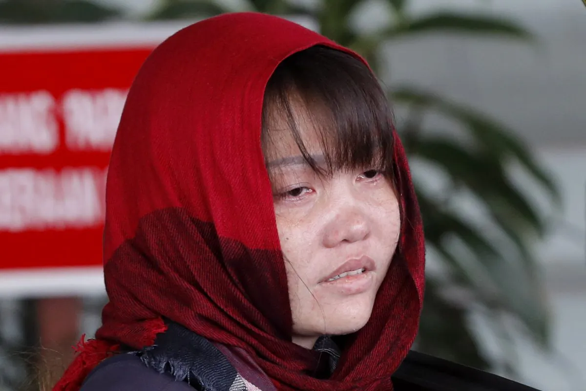 Vietnamese Doan Thi Huong is escorted by police as she leaves Shah Alam High Court in Shah Alam, Malaysia, on March 14, 2019. (Vincent Thian/AP)