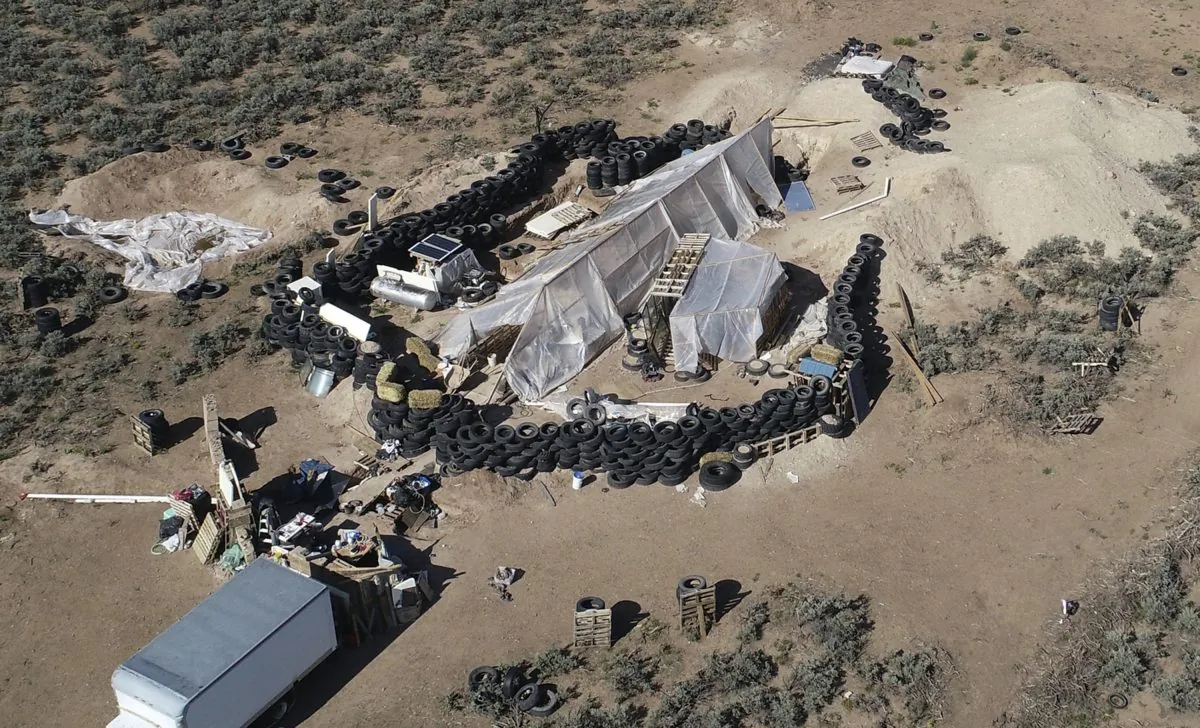 A ramshackle compound in the desert area of Amalia, N.M., on Aug. 10, 2018. (Brian Skoloff/AP)