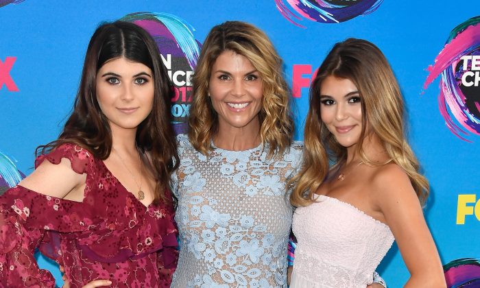 (L-R) Isabella Giannulli, Lori Loughlin, and Olivia Giannulli attend the Teen Choice Awards 2017 at Galen Center in Los Angeles, Calif., on Aug. 13, 2017. (Frazer Harrison/Getty Images)