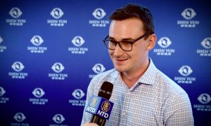 Gold Coast MP Thanks Shen Yun Performing Arts for a Great Show