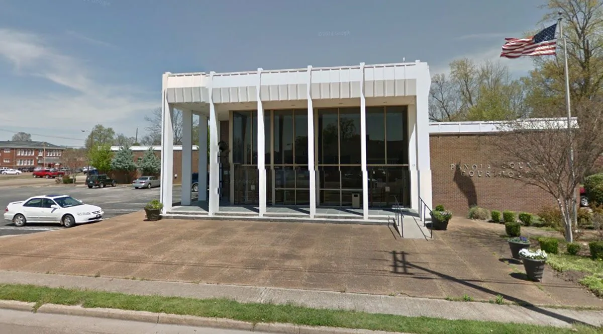 Panola County Courthouse in Batesville, Miss., on April 2014. (Google Maps Street View)