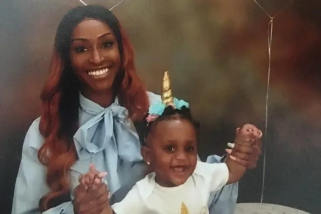 Sierra Robinson (R) and daughter Noelani Robinson. (Family support for Sierra & Noelani Robinson/GoFundMe)