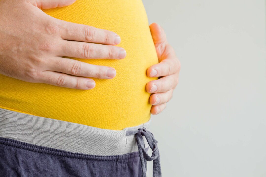Bloating—a condition where your belly feels full and tight, often due to gas—may be fixed with some natural remedies.
(FotoDuets/Shutterstock)