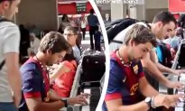 Man Playing on Public Piano Is Joined by Stranger for a Stunning Impromptu Performance