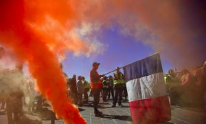 French Violence Flares as Yellow Vest Protests Enter Fourth Month