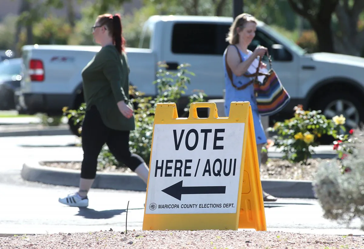 Arizona voters make their way to a polling place to cast their ballot during the midterm elections, Phoenix, Ariz.. Nov. 6, 2018. (Ralph Freso/Getty Images)
