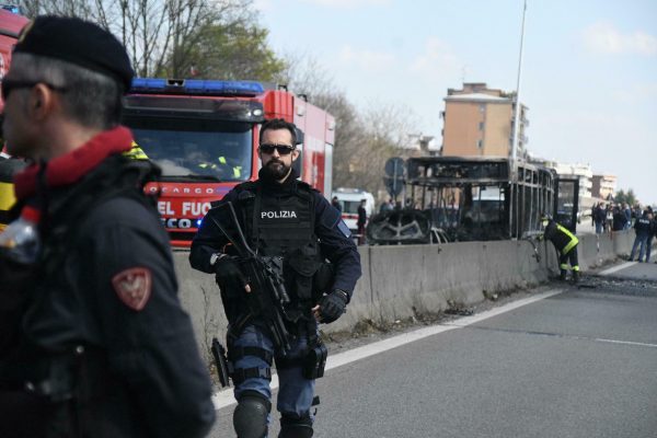 Bus fire Italy 4