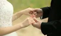 Bride Surprises Groom by Wearing Wedding Dress at His Beloved Mother’s Grave