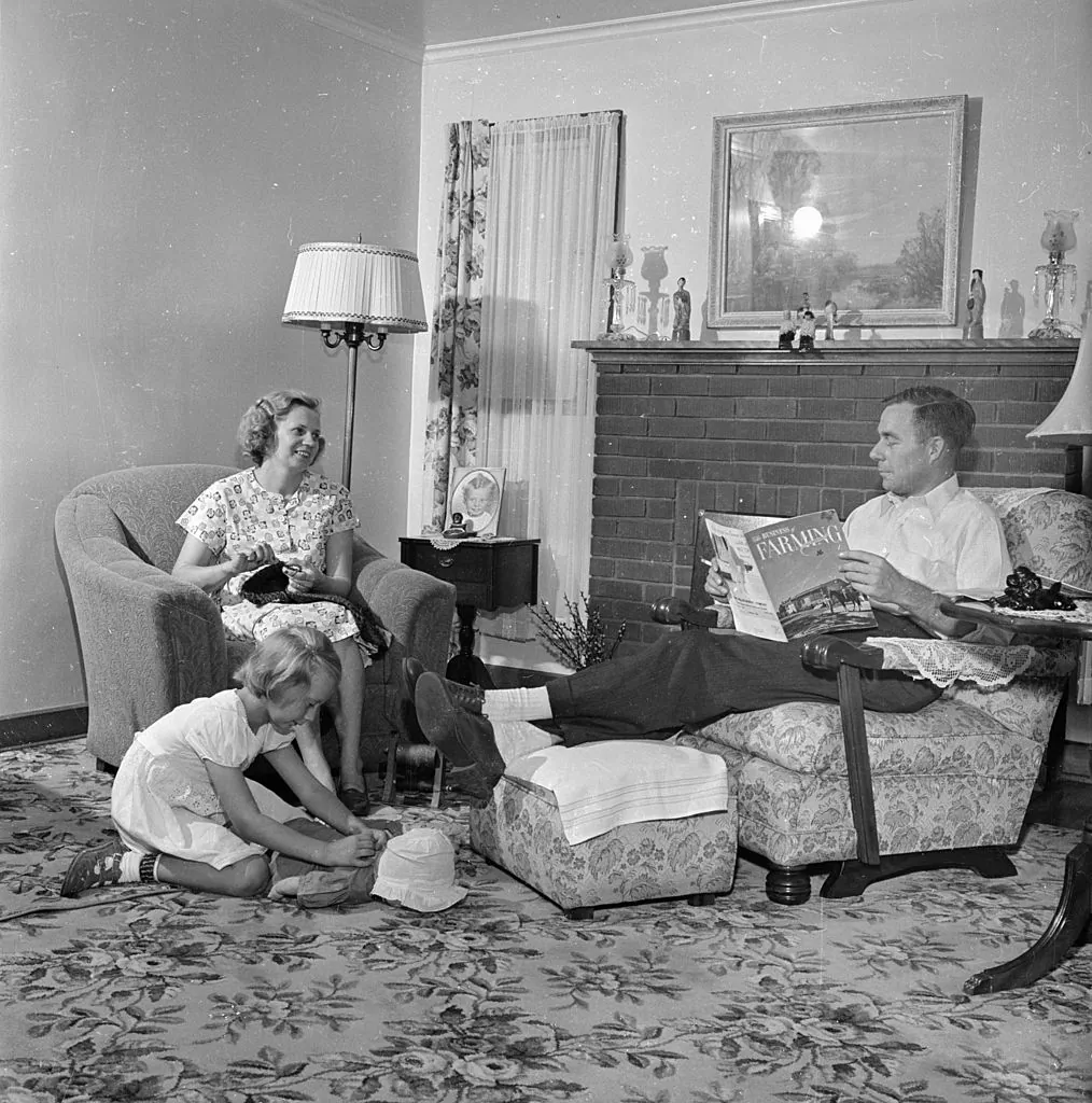 A man with his wife and child in Youngstown, Ohio, in October 1950. Doreen Spooner/Keystone Features/Getty Images
