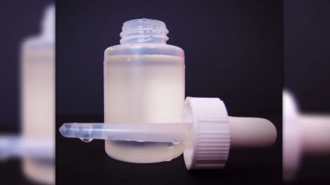 File photo of a medicine dropper like the one a 19-year-old Enterprise Rent-A-Car employee allegedly used to put a psychoactive substance believed to be LSD in co-workers' water bottles, Arnold, Mo., on March 21, 2019. (Pixabay)