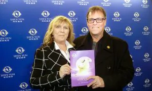 Canadian Radio Host Moved to Tears by Shen Yun