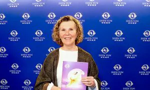 Business Owner Touched by Shen Yun Beauty