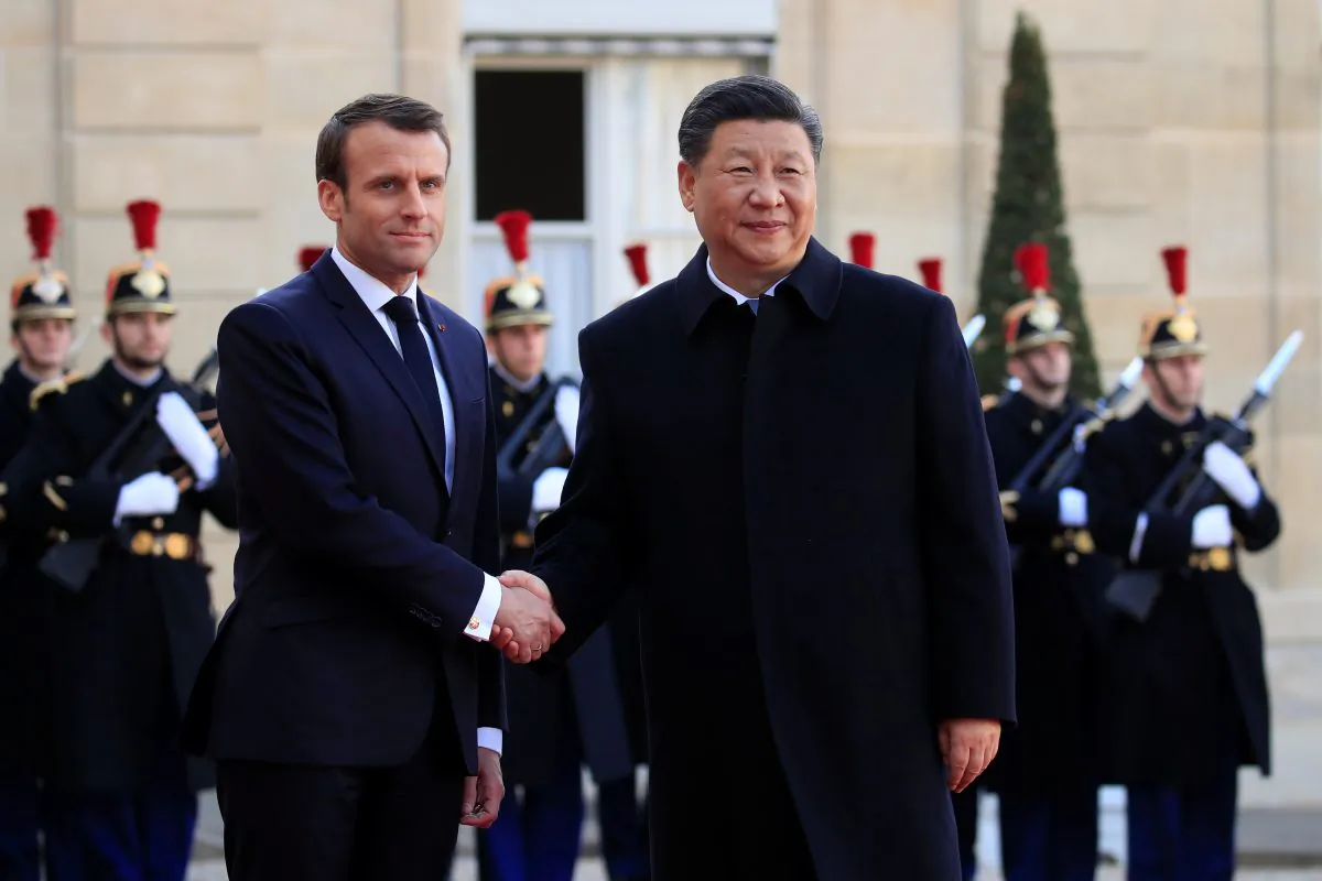 French President Emmanuel Macron welcomes Chinese leader Xi Jinping at the Elysee Palace in Paris on March 25, 2019. (Gonzalo Fuentes/Reuters)