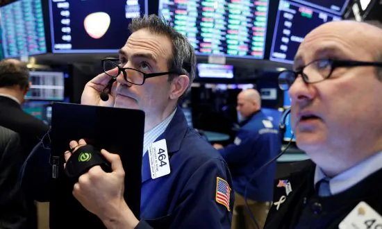 Tech, Energy Shares Prop up Wall Street