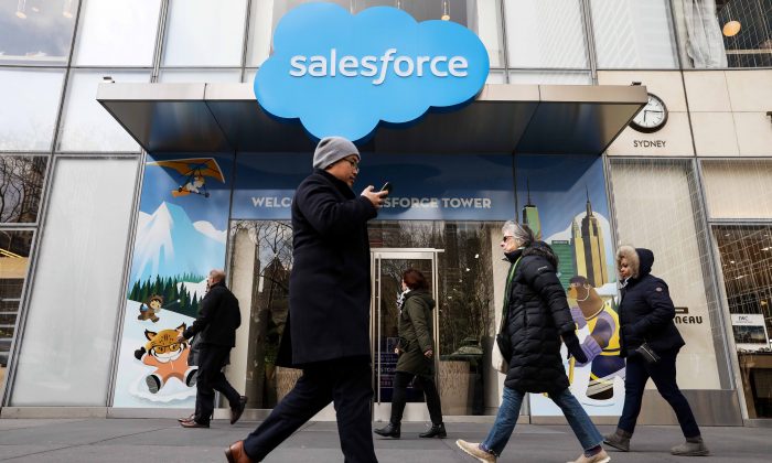 People pass by the Salesforce Tower and Salesforce.com offices in New York City, N.Y., on March 7, 2019. (Brendan McDermid/Reuters)